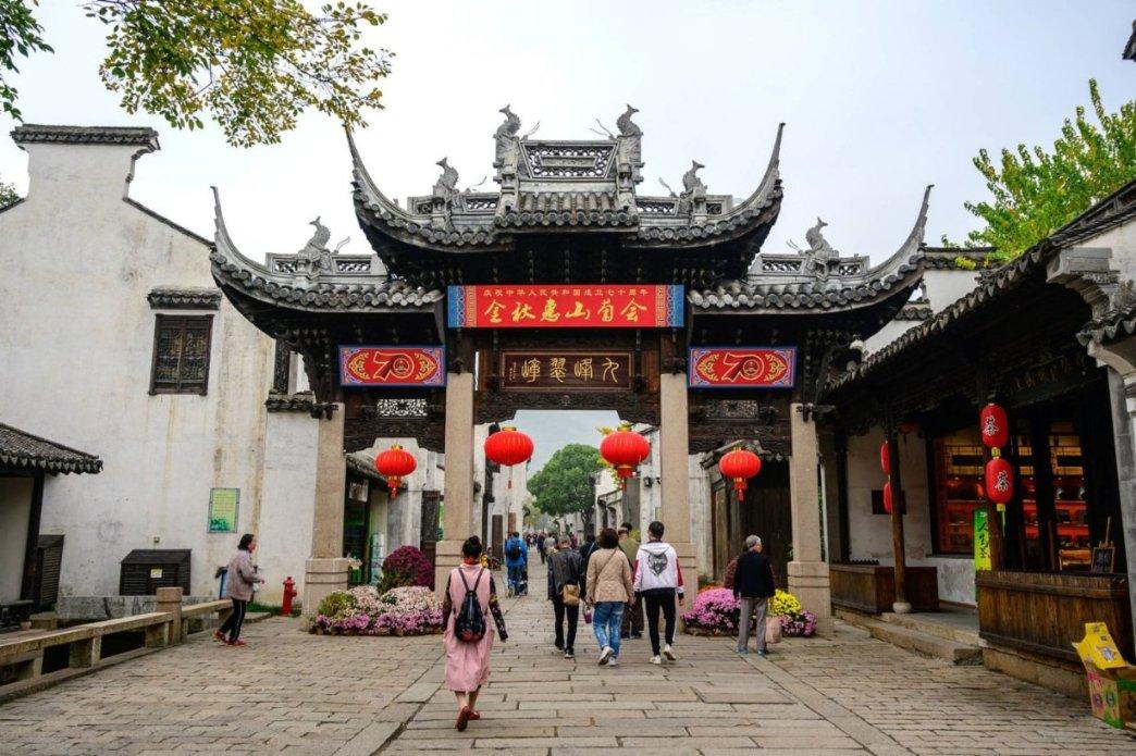 女子开车上班后失联，竟是去卖车还网贷